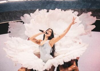 Dua Lipa nuk i zhgënjen fansat, shfaqje magjepsëse në Milano!