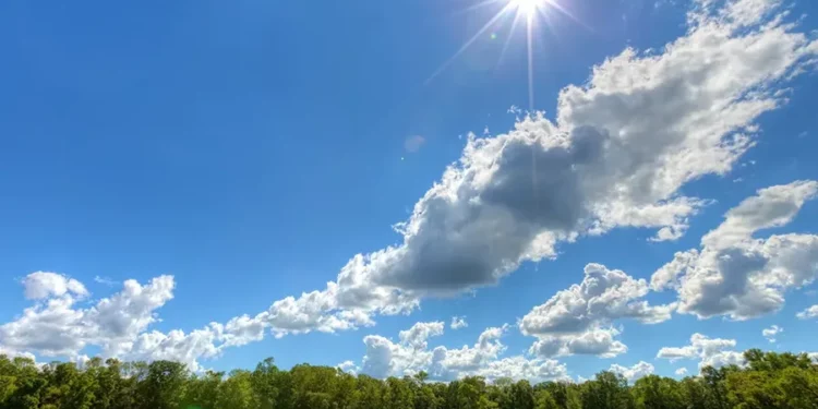 Reshje shiu në këto zona? Ja si parashikohet MOTI, temperaturat deri në 35 gradë