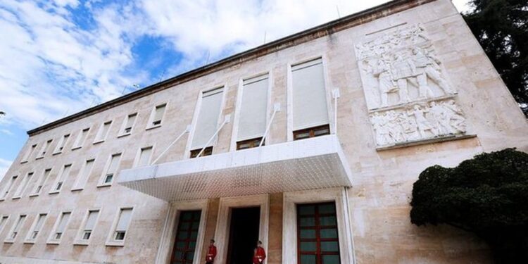 Rritje page dhe ndryshim në strukturën e administratës, ja kategoritë përfituese sipas vendimit të qeverisë