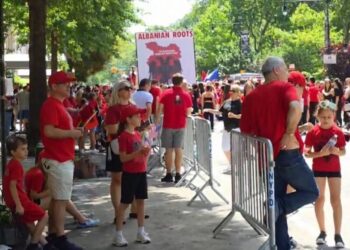 Paradë kuqezi, shqiptarët pushtojnë New York-un