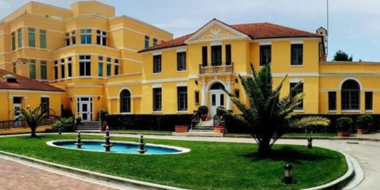 Ambasada e SHBA në Tiranë shpërndan mesazhin e Trump: Çdo hakmarrje nga Irani, do përballet me forcë të madhe!