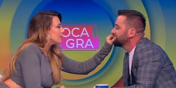 A i ka bërë buzët me botox? Kryebashkiaku i Ersekës, Erion Isai: Kam rregulluar veshët dhe…