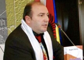 Artisti dhe Politikani/ Azgan Haklaj, demokrat me FRYMË. Qendrimet anti-Berishë, nuk e çojnë kurrë në kryqëzatë