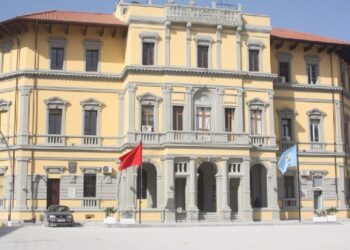 Tre ditë pas dorëheqjes së 21 drejtorëve, kryeministri Rama sërish në Bashkinë Vlorë