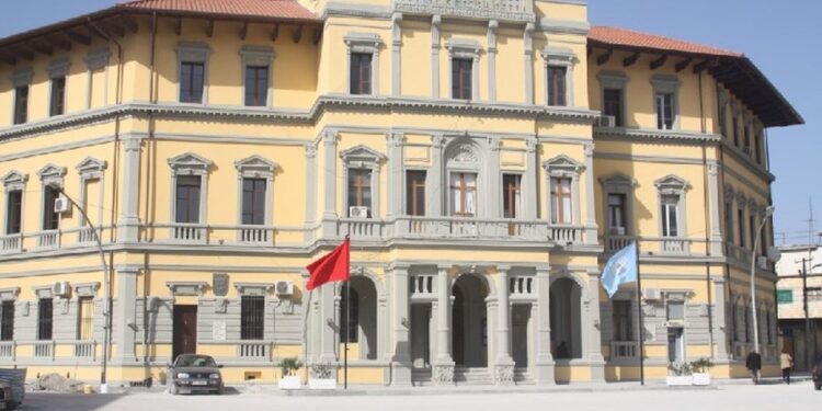 Tre ditë pas dorëheqjes së 21 drejtorëve, kryeministri Rama sërish në Bashkinë Vlorë