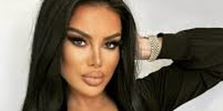 Zbulohet EMRI i modeles së famshme që hyri në burgun e Korçës për një takim “special” me Laert Haxhiun (FOTO)