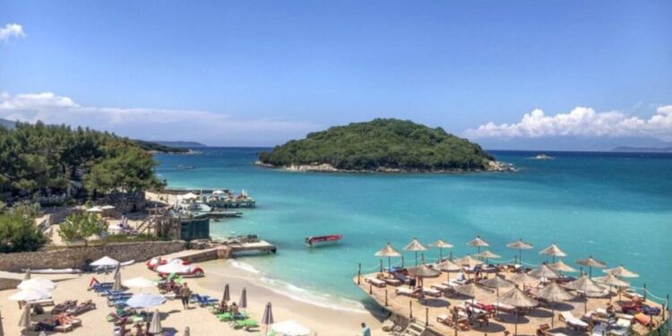 Dy turiste austriake rrahin shqiptarin në Ksamil, ndërhyn policia! (EMRAT)