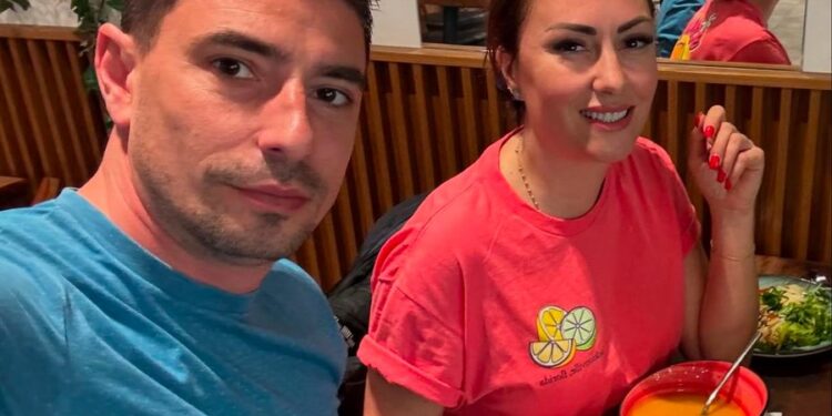 Publikohen PAMJET/ Eneda Tarifa, e zhveshur në shtrat me partnerin