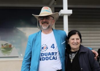 Eduart Ndocaj uron me emocion ditëlindjen e nënës së tij: “Je bekim për këdo që të ka pranë”