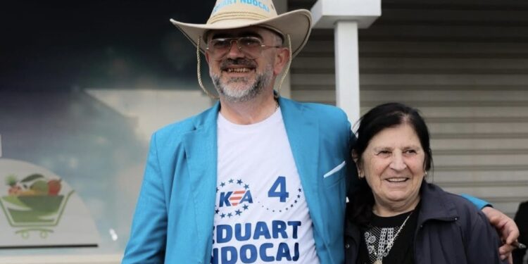 Eduart Ndocaj uron me emocion ditëlindjen e nënës së tij: “Je bekim për këdo që të ka pranë”