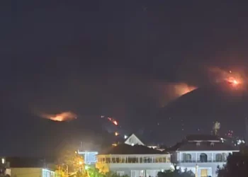 Tirana rrethohet nga zjarret