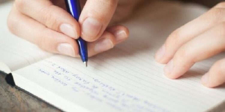 TË RIKTHEHEMI TEK LAPSI DHE LETRA/ PËRFITIMET E TË SHKRUARIT ME DORË