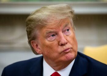 Pamja e jashtme e presidentit të SHBA-së, ja pse Trump është gjithmonë kaq portokalli