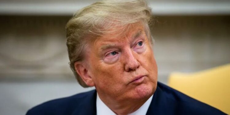 Pamja e jashtme e presidentit të SHBA-së, ja pse Trump është gjithmonë kaq portokalli