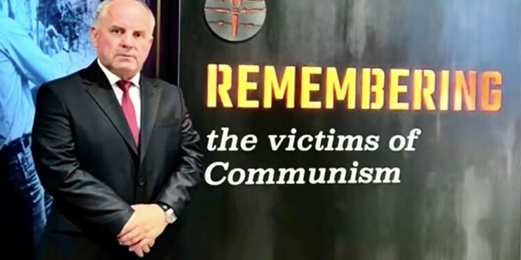 Axhami: Komunizmi, me dhunë e vrasje, na dëmtoi degët por kurrë jo rrënjët…