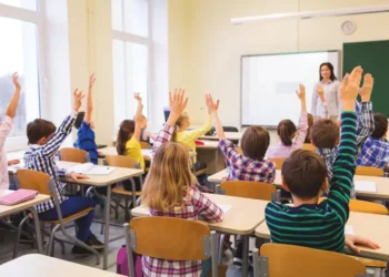 Viti i ri shkollor me rregulla të forta: Ndalohen celularët, bullizmi në “shënjestër”