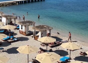 Vlora plot në shtator, pushuesit: Është më mirë, çmimet u ulën