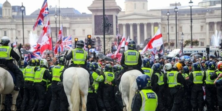 Londinezët në protestë kundër emigrantëve: Duam përsëri vendin tonë!