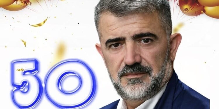 Eduart Ndocaj feston 50-vjetorin e lindjes mes miqve dhe atmosferës festive