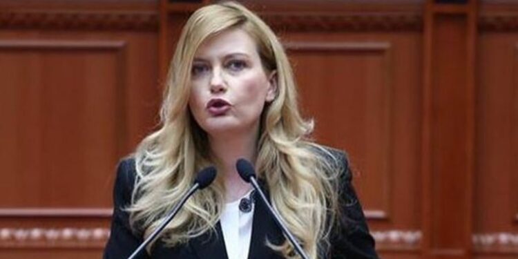 “Nuk jam deputete e PD-së”, reagon Mesila Doda: S’u konsultova për grupet, do vazhdoj kauzat e PDIU
