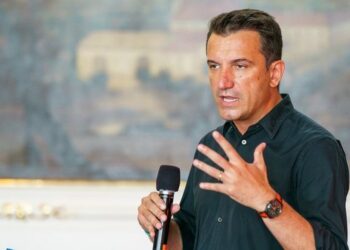 Shkarkimi i Veliajt/ Nis mbledhja në Këshillin Bashkiak, TENSION dhe AKUZA mes maxhorancës dhe opozitës