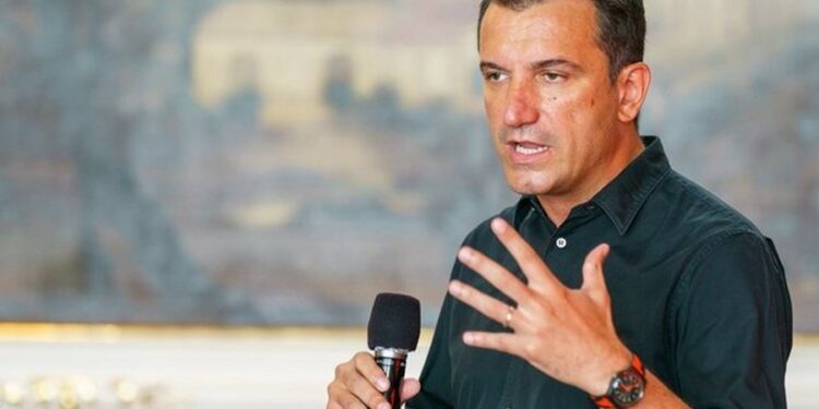 Shkarkimi i Veliajt/ Nis mbledhja në Këshillin Bashkiak, TENSION dhe AKUZA mes maxhorancës dhe opozitës