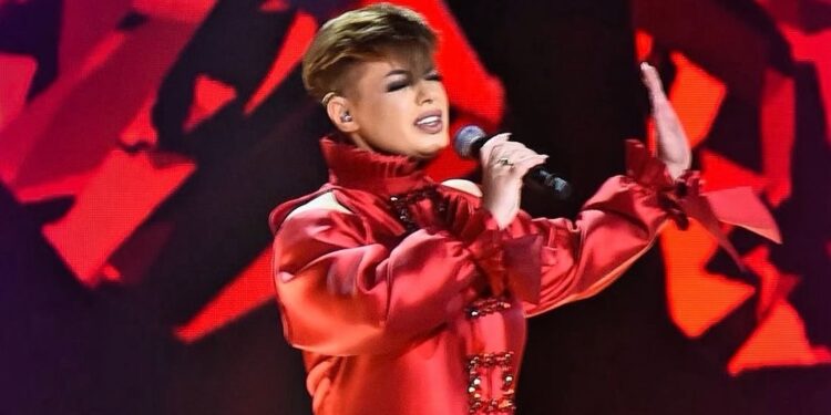 Blerina Matraku vjen ndryshe dhe shumë stil në ‘Kënga Magjike’, me ‘Mama’!