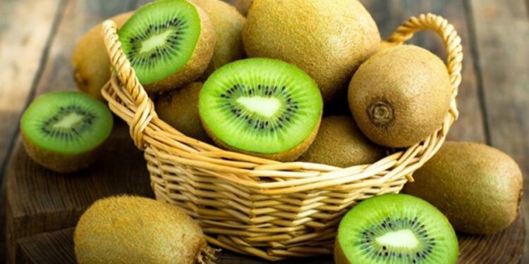 Zbuloni çfarë i ndodh organizmit nëse hani dy kivi në ditë