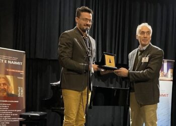 Albi Lushi nderohet me çmimin “Qiriu i Naimit” në Festivalin Ndërkombëtar të Poezisë në Tetovë
