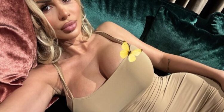 Luana Vjollca shfaqet para fansave, “spikat” gjo*ksi i saj bombastik