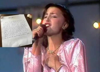 Publikohet letra sekrete e Lukës për Parashqevi Simakun – Mesazhi i djalit të saj trondit rrjetin!