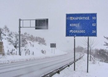 Korça zbardhet nga dëbora, termometri zbret në -5 gradë Celsius