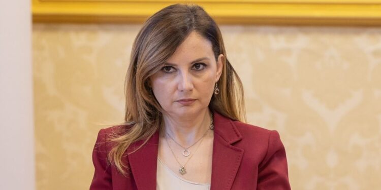 Tabaku nga tregu i djegur i “5 Majit”/ Bizneset familjare s’mund të lihen vetëm, shteti të reagojë