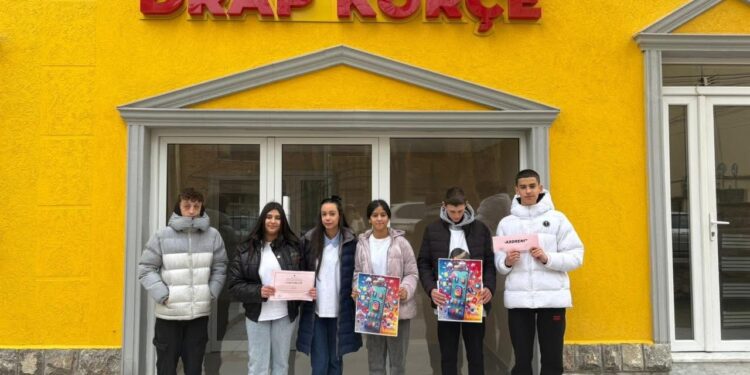 Denada Isa ndez pasionin për Gjuhën Shqipe: Nxënësit e “Asdrenit” shkëlqejnë në konkursin e ZVAP-së!