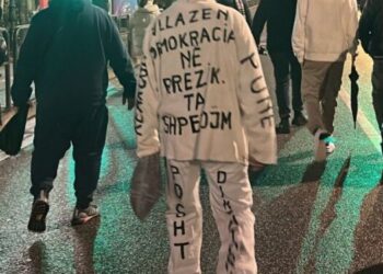 “Vllazën, demokracia në rrezik”