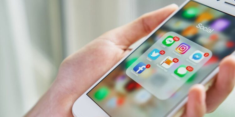 Edhe Çekia pro ndalimit të rrjeteve sociale për fëmijët