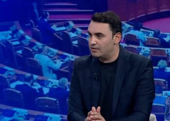 Protesta/ “Do të jetë ndryshe nga herët e tjera”, Këlliçi paralajmëron: Kam kërkuar ngujimin në sallën e Kuvendit