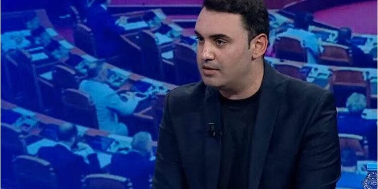 Protesta/ “Do të jetë ndryshe nga herët e tjera”, Këlliçi paralajmëron: Kam kërkuar ngujimin në sallën e Kuvendit