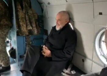 Juglindja e Shqipërisë e izoluar/ Rama gjen zgjidhjen për të shkuar në Korçë, fluturon me helikopter