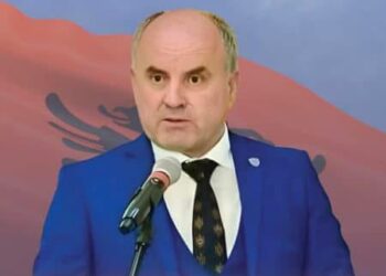 Kur maskat e komunizmit mundohen të zëvëndësohen me propagandë