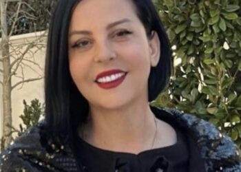 Një zë i fortë në kohë sfidash/ Enkelejda Veliu hyn në garë për të udhëhequr Partinë Demokratike në Fier