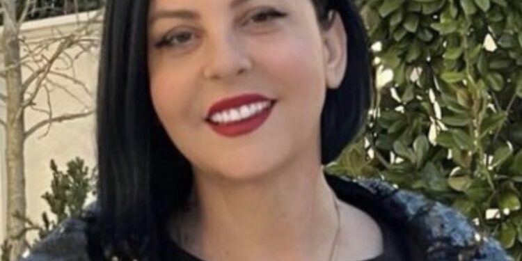 Një zë i fortë në kohë sfidash/ Enkelejda Veliu hyn në garë për të udhëhequr Partinë Demokratike në Fier