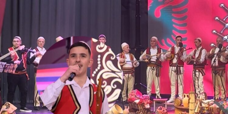 Marko Hoti shkëlqen në koncertin festiv “Gurra e Kurbinit” në Lezhë