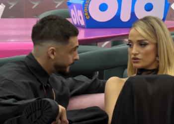 E puthi në buzë pa paralajmërim, Selin shpërthen ndaj Gimbos: “O idiot