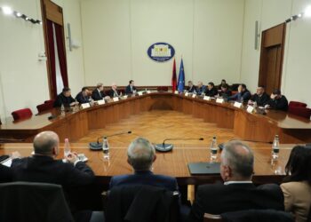 Udhëkryqi i reformës zgjedhore/ Mes mosbesimit dhe presionit për ndryshime të thella