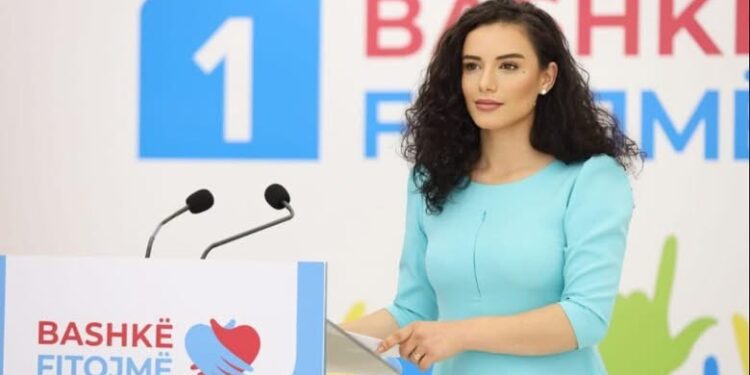 Dorëhiqet Jola Hysaj, kritika për PD: Funksionon brenda një rrethi të ngushtë njerëzish