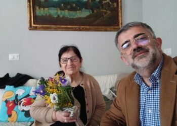 Momente që prekin zemrën/Eduart Ndocaj uron nënën e tij për 8 Mars me fjalë plot dashuri dhe mirënjohje