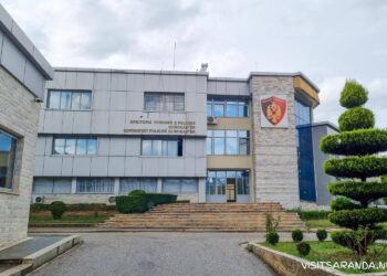 Skandal në Gjirokastër: Polici përdor makinën e shtetit për të rregulluar makinën personale