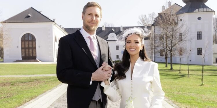 Kreu i legalistëve Shpetim Axhami uron martesën e Princit Leka II me Blerta Celibashin