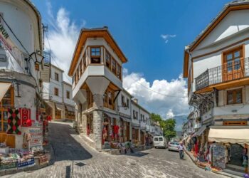 Gjirokastra e UNESCO-s pa tualete publike, turizëm pa standarde bazë (VIDEO)